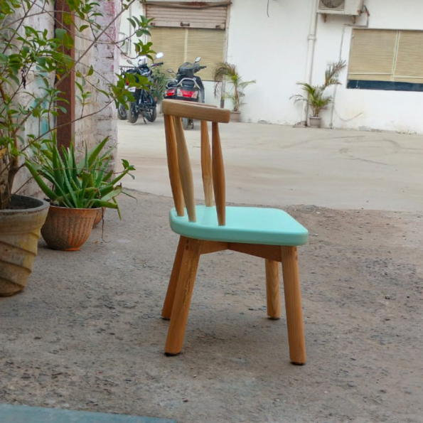 Kids‘ Retro Study Chair - Blue Balcony