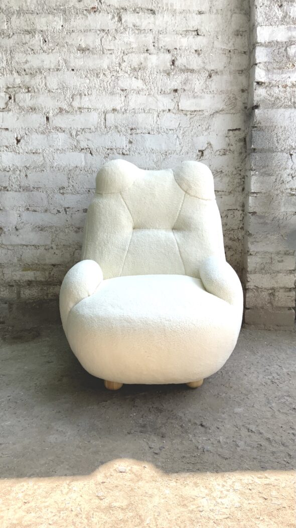 Kids’ panda chair